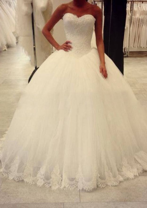 Ball Gown Sweetheart Sleeveless Sweep Train Tulle Wedding Dress With Appliqued