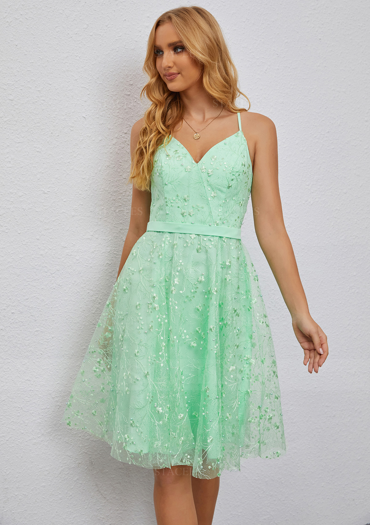 Vestido línea a escote en v tul corto/mini vestido de graduación