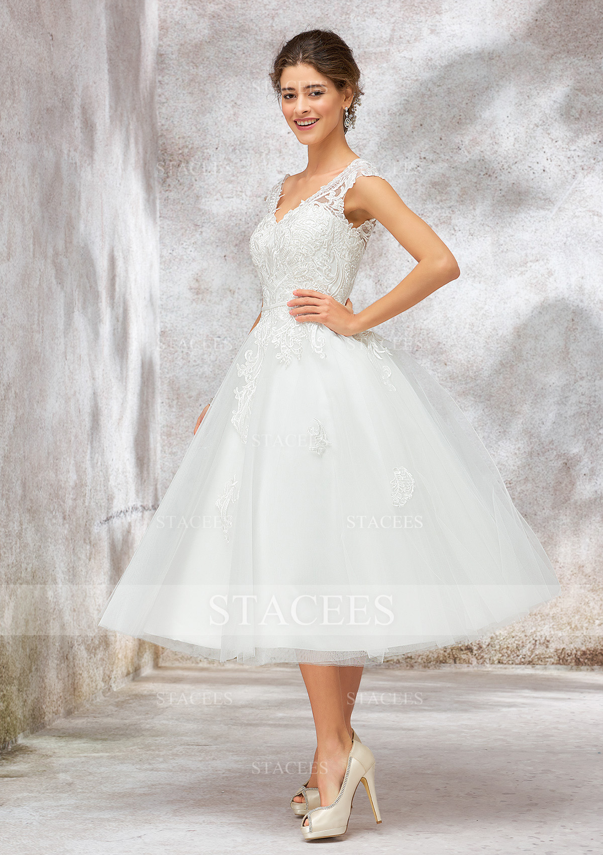 a line wedding dresses sleeveless Romantic A-Line Lace Square Neck Sleeveless Wedding Dress Plus Size