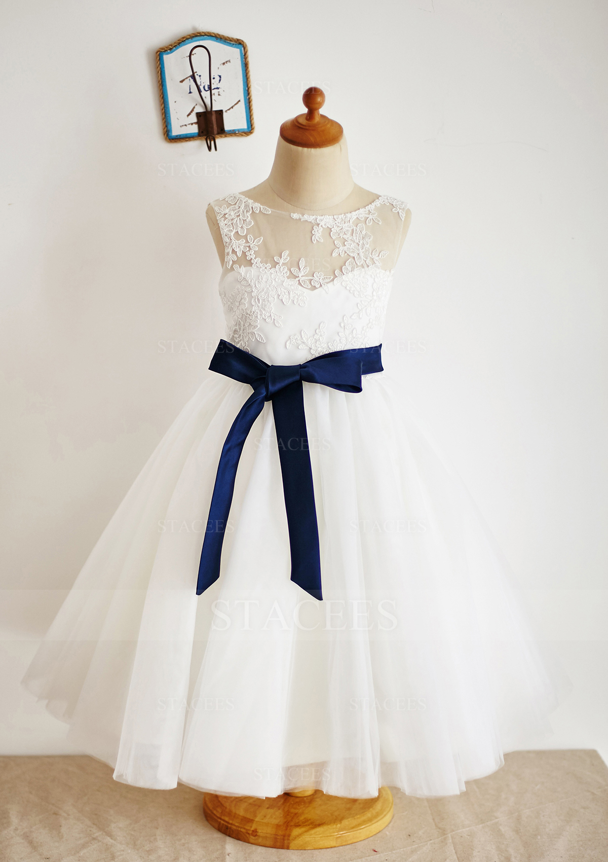 Pretty Illusion Neck Lace Tulle Princess Flower Girl Dress With Sashes