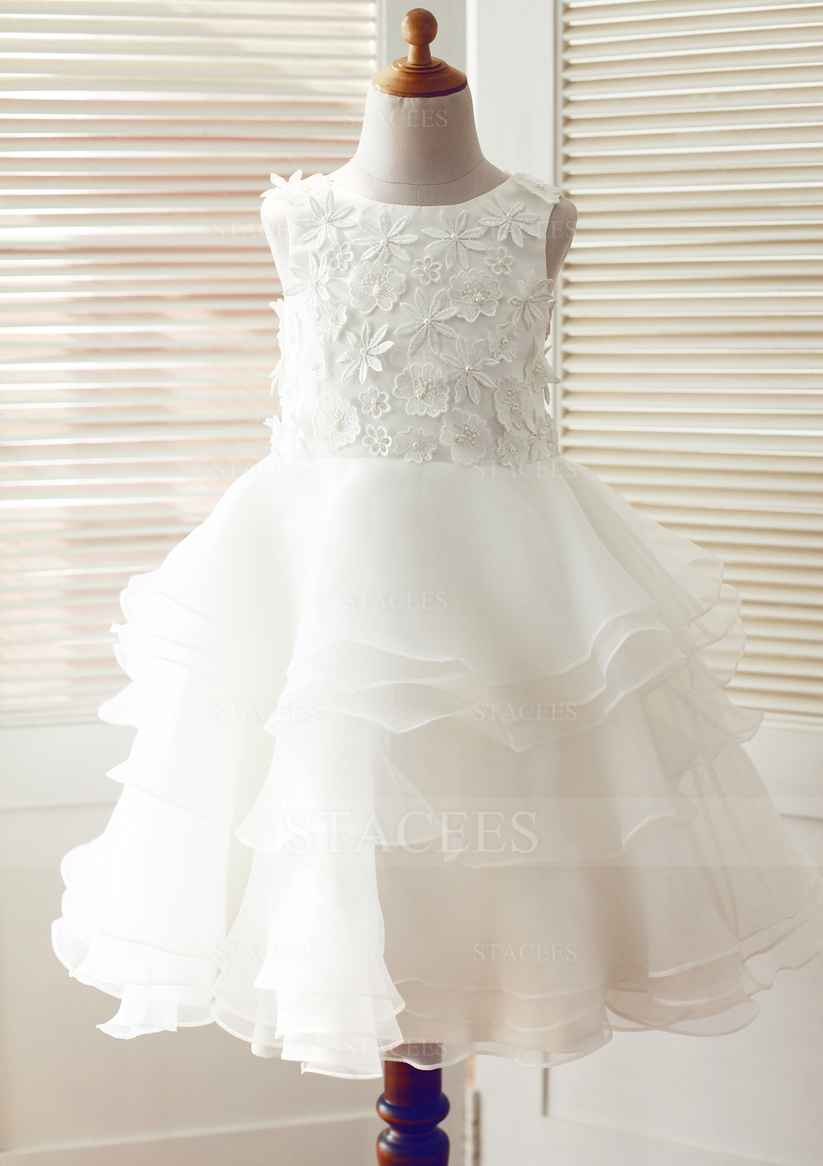 A-line/Princess Scoop Neck Knee-Length Lace Tulle Flower Girl Dress With Appliqued Ruffles