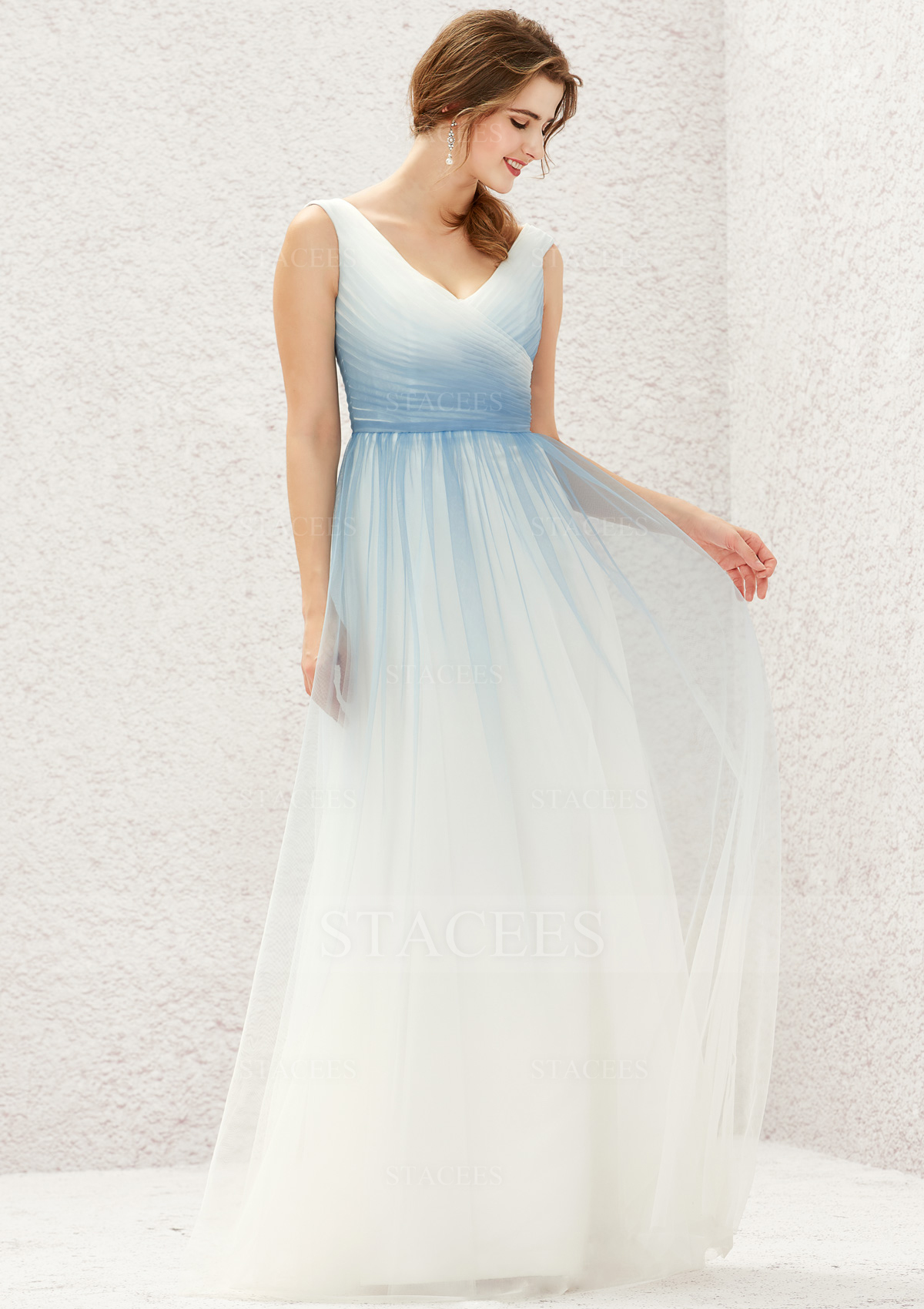 Comme Image Robe trapèze col en v tulle satin longueur ras du sol robe de demoiselle d'honneur avec plissé - STACEES