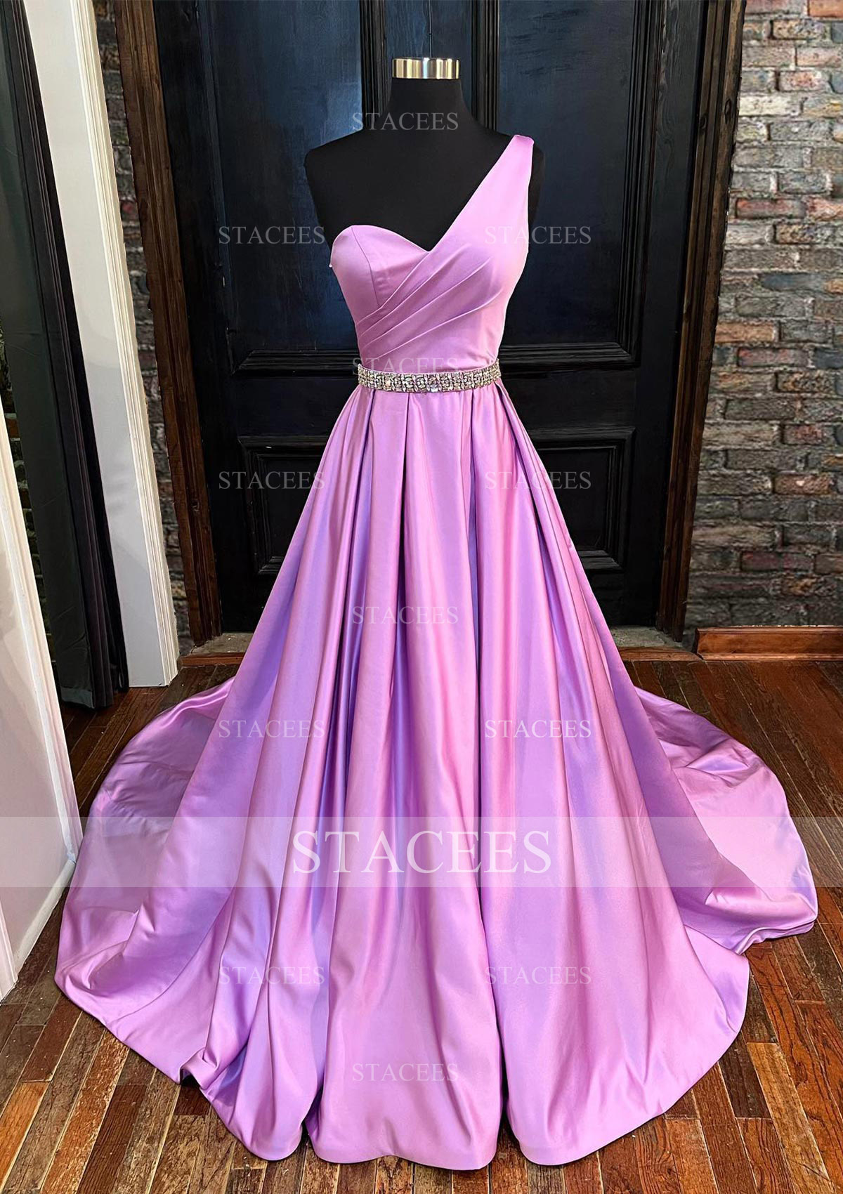 Comme Image Robe trapèze une épaule satin longueur ras du sol robe de bal avec perle plissé - STACEES