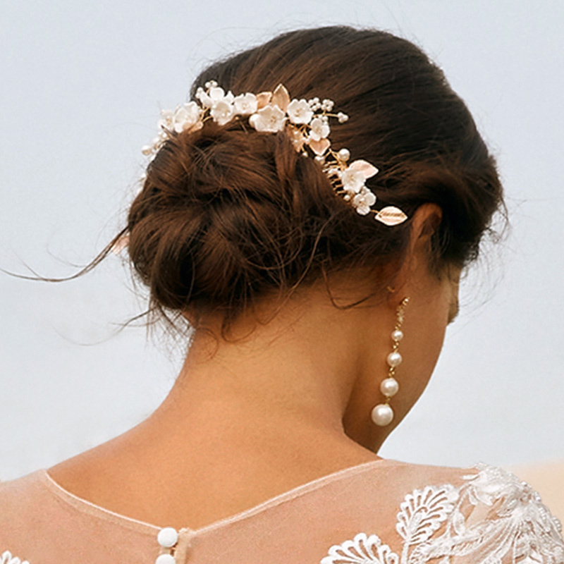 Charming Ladies Wedding Hair Combs With Flower Pearl