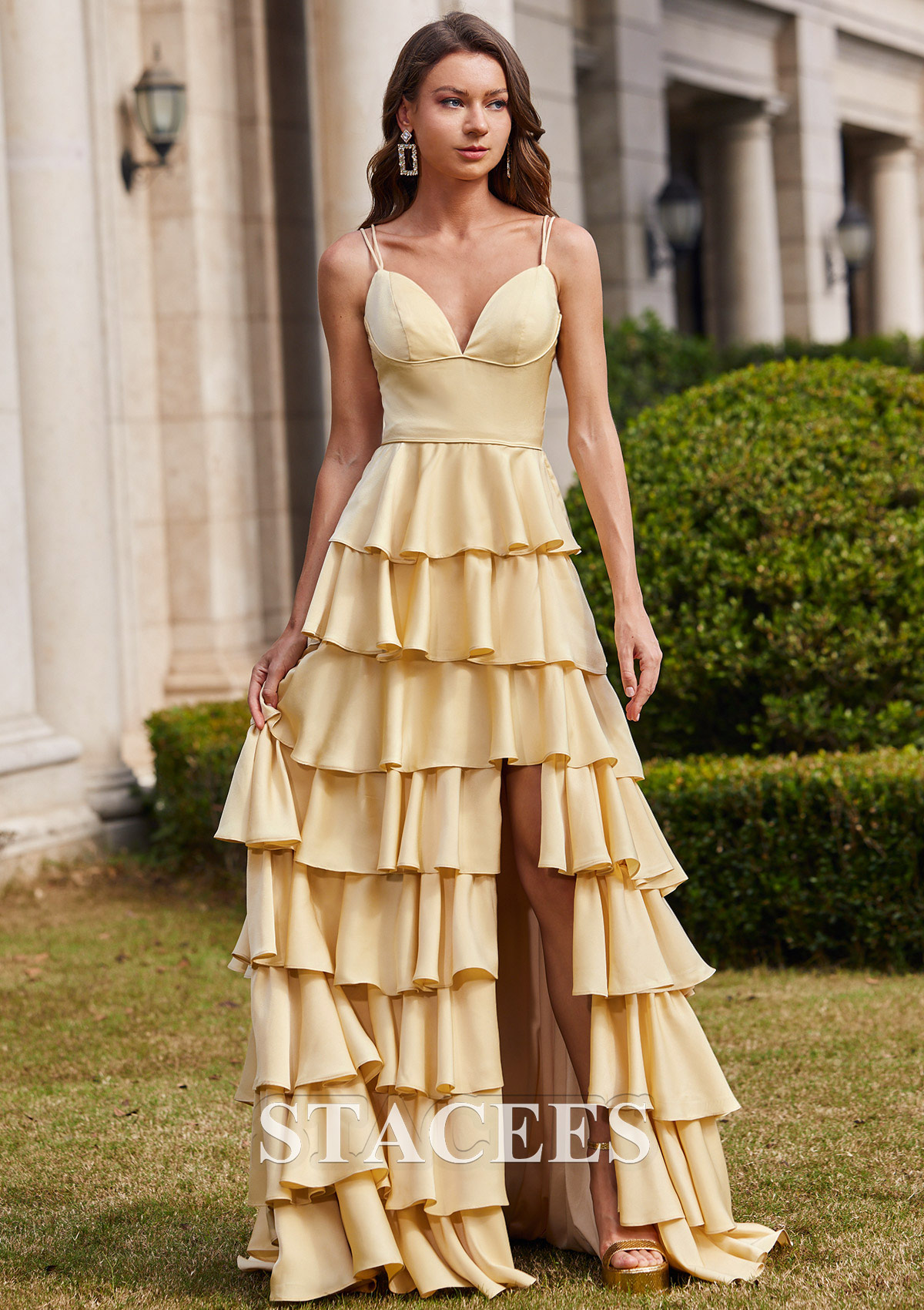 princess waistline dress Basque Waist Wedding with Voluminous Tulle Skirt The princess wedding dress Victorian Off-the-Shoulder Lace Wedding Dress