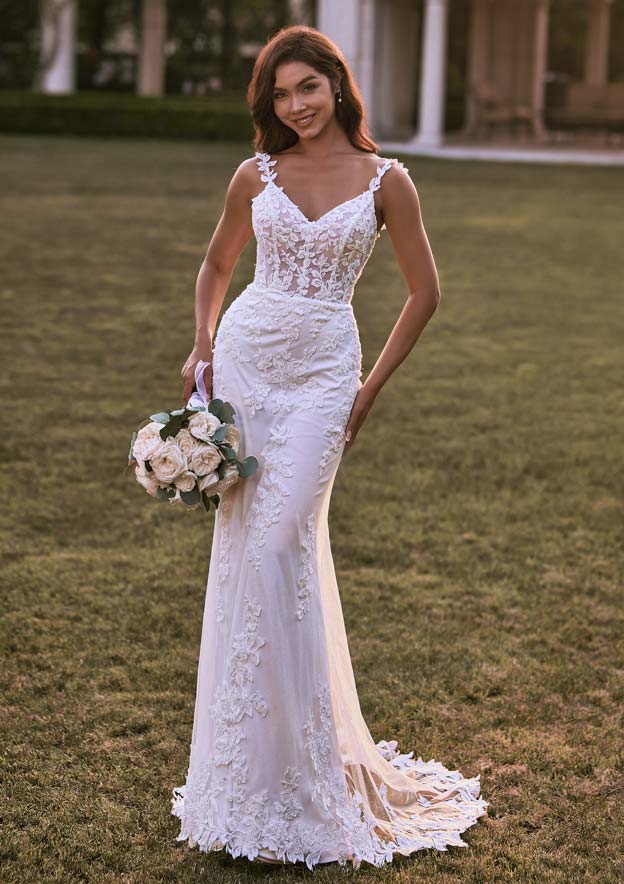 Elegant Lace Bridal Gown with Detachable Train