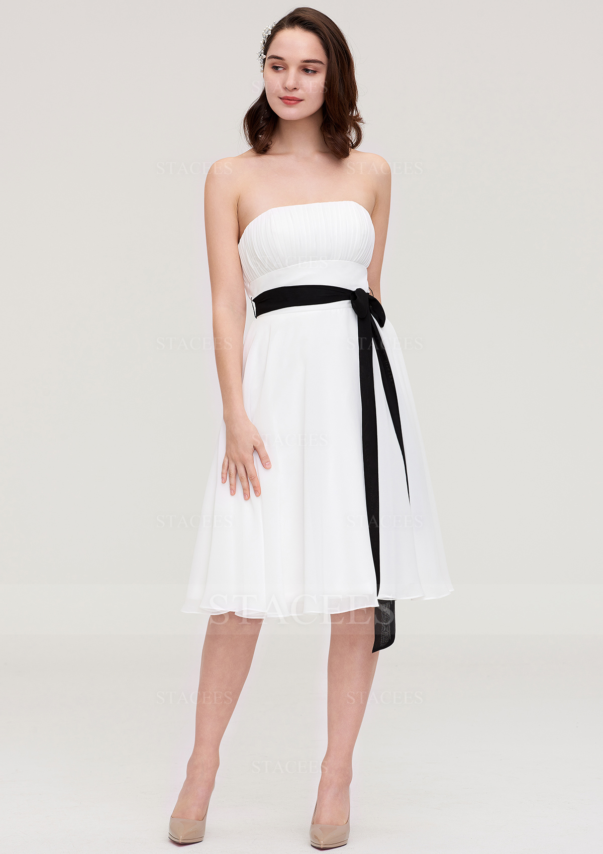 A-line/Princess Strapless Sleeveless Knee-Length Chiffon Bridesmaid Dress With Pleated Sashes
