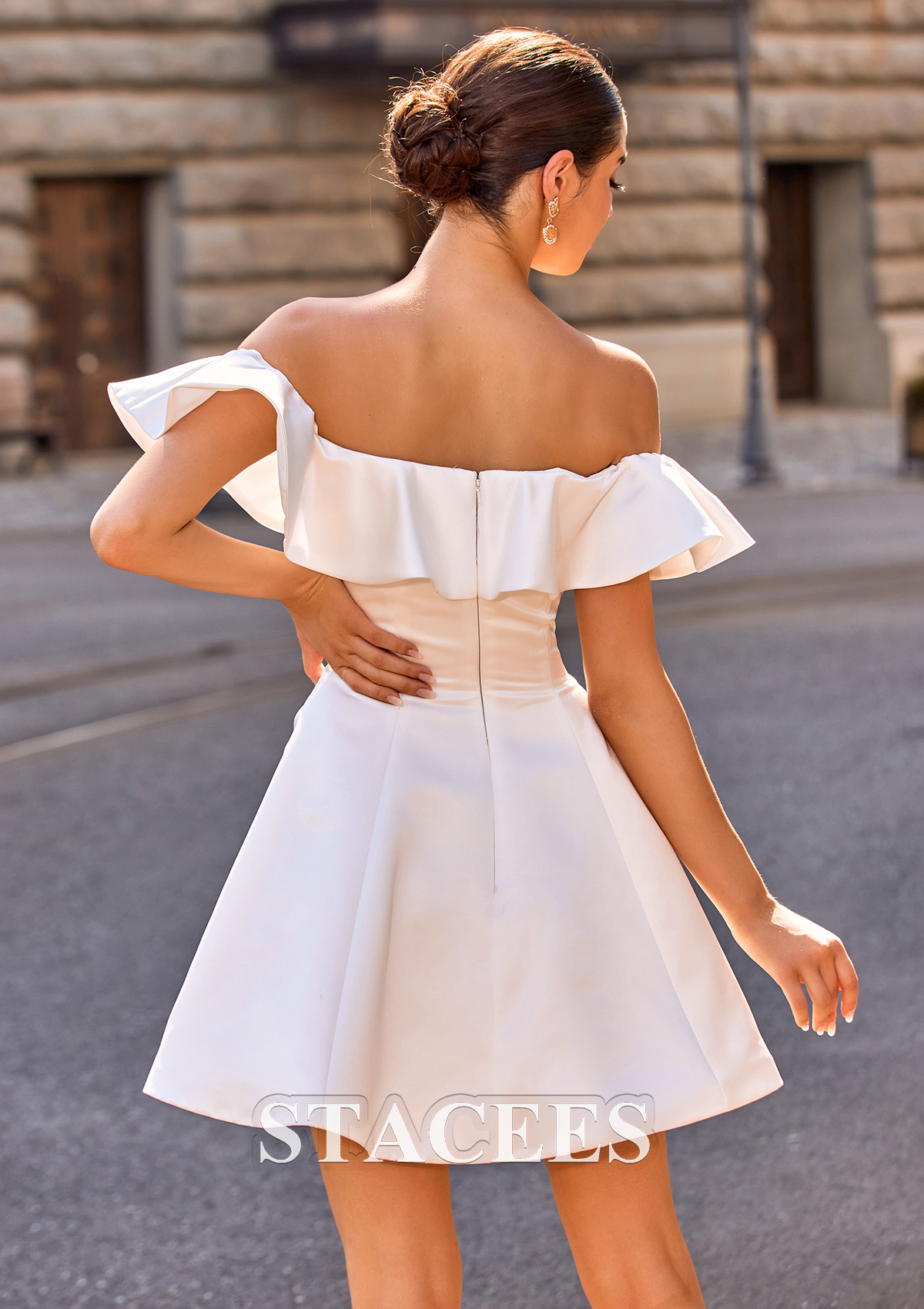 Blanco Vestido línea a hombros descubiertos satén corto/mini vestido para homecoming - STACEES