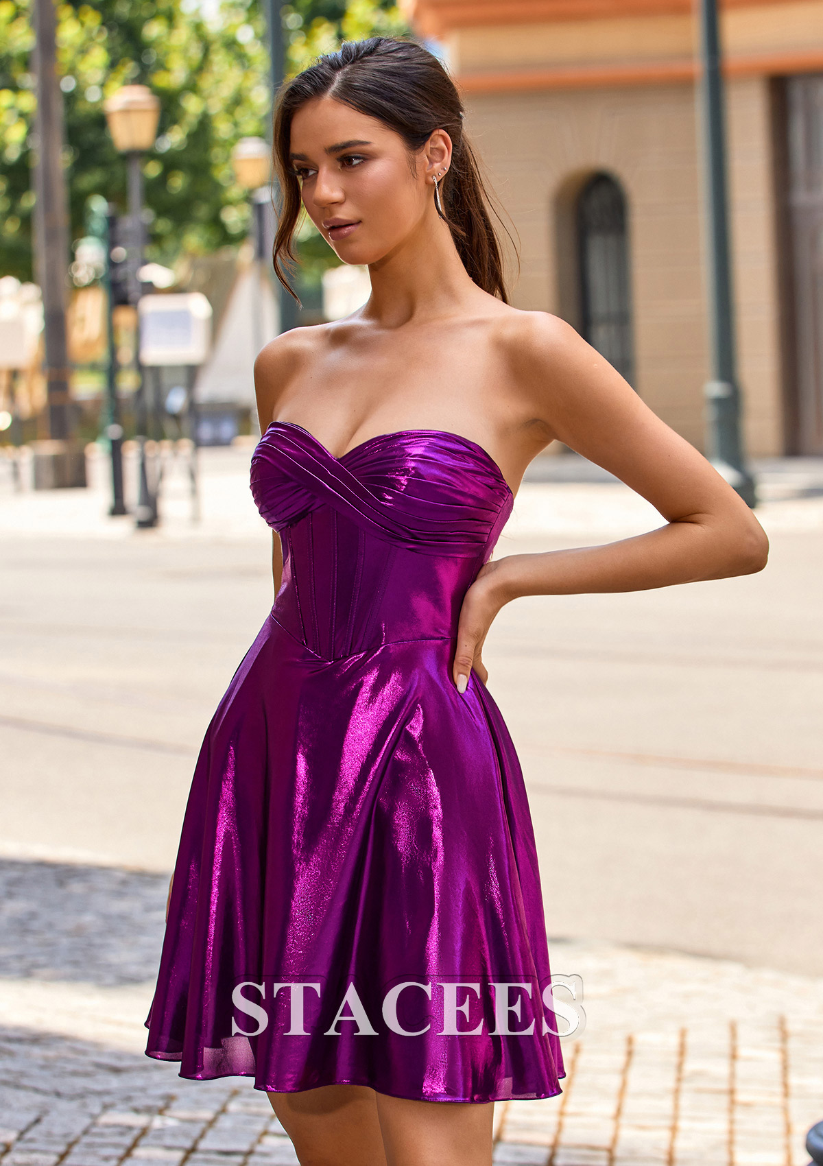 Orchidée Robe trapèze cache coeur métallique courte/mini robe de fête de la rentrée  - STACEES
