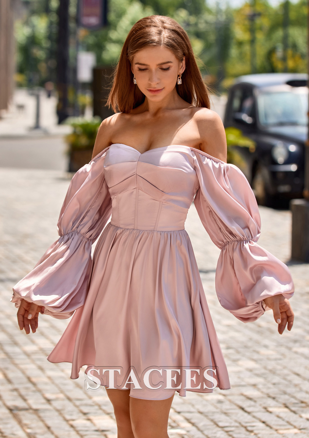Rose Rougissant Robe trapèze épaule dénudée satin courte/mini robe de fête de la rentrée - STACEES
