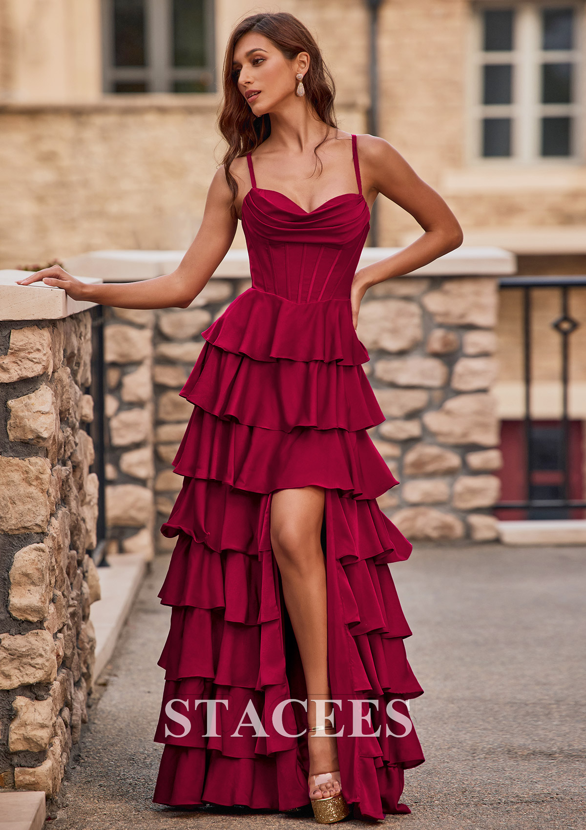 Burgundy Vestido línea a escote drapeado satén elástico cola de barrido vestido de graduación - STACEES