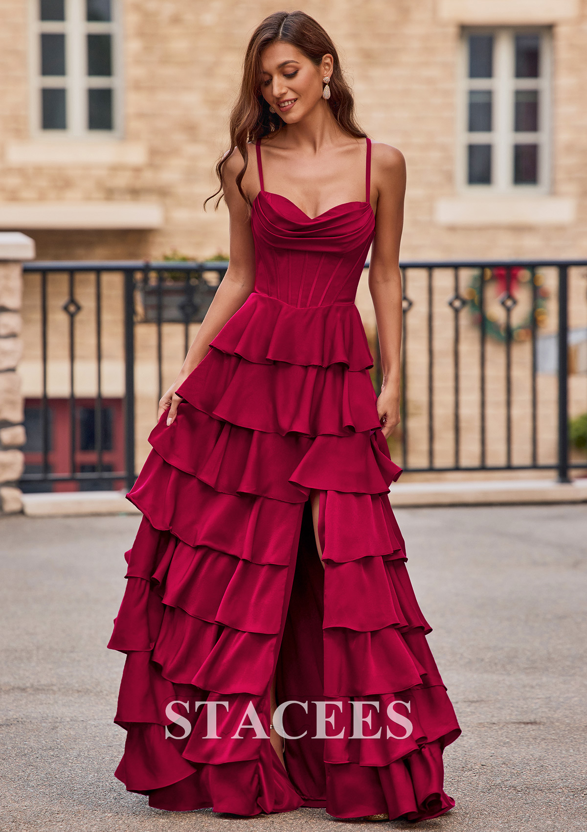 Burgundy Vestido línea a escote drapeado satén elástico cola de barrido vestido de graduación - STACEES