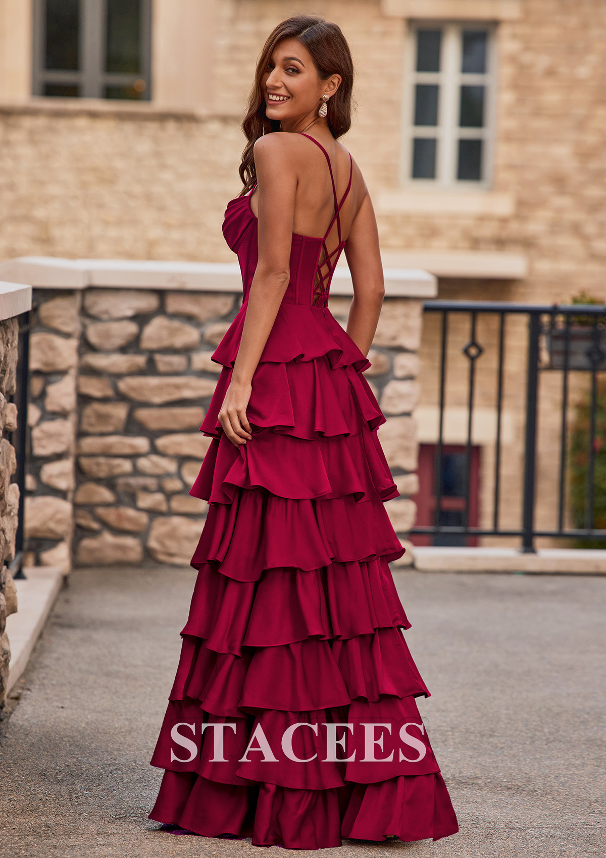 Burgundy Vestido línea a escote drapeado satén elástico cola de barrido vestido de graduación - STACEES