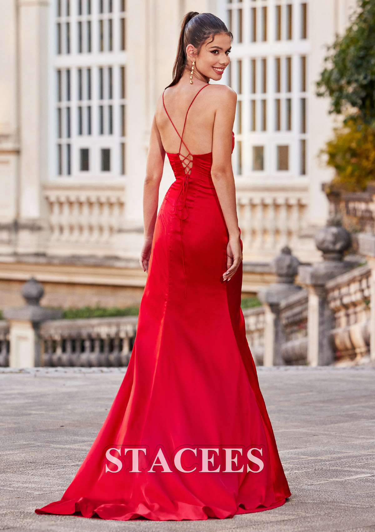 Rouge Trumpette/Sirène col en v satin traîne balayage robe de bal - STACEES