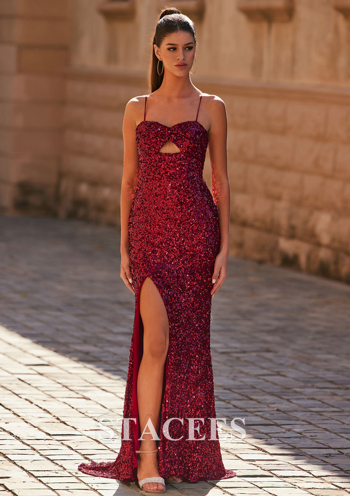 Bordeaux Fourreau col en v paillettes traîne balayage robe de bal avec fendue  - STACEES