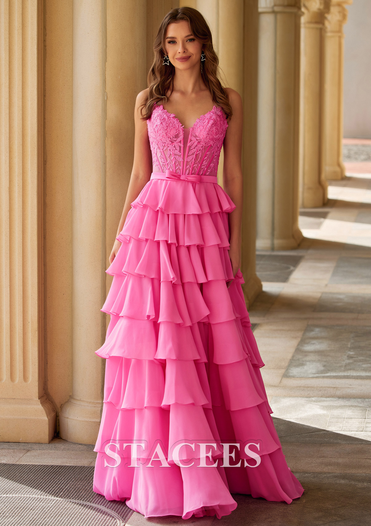 Rose Vif Trapèze col en v mousseline longueur ras du sol robe de bal avec appliqué perles volants - STACEES