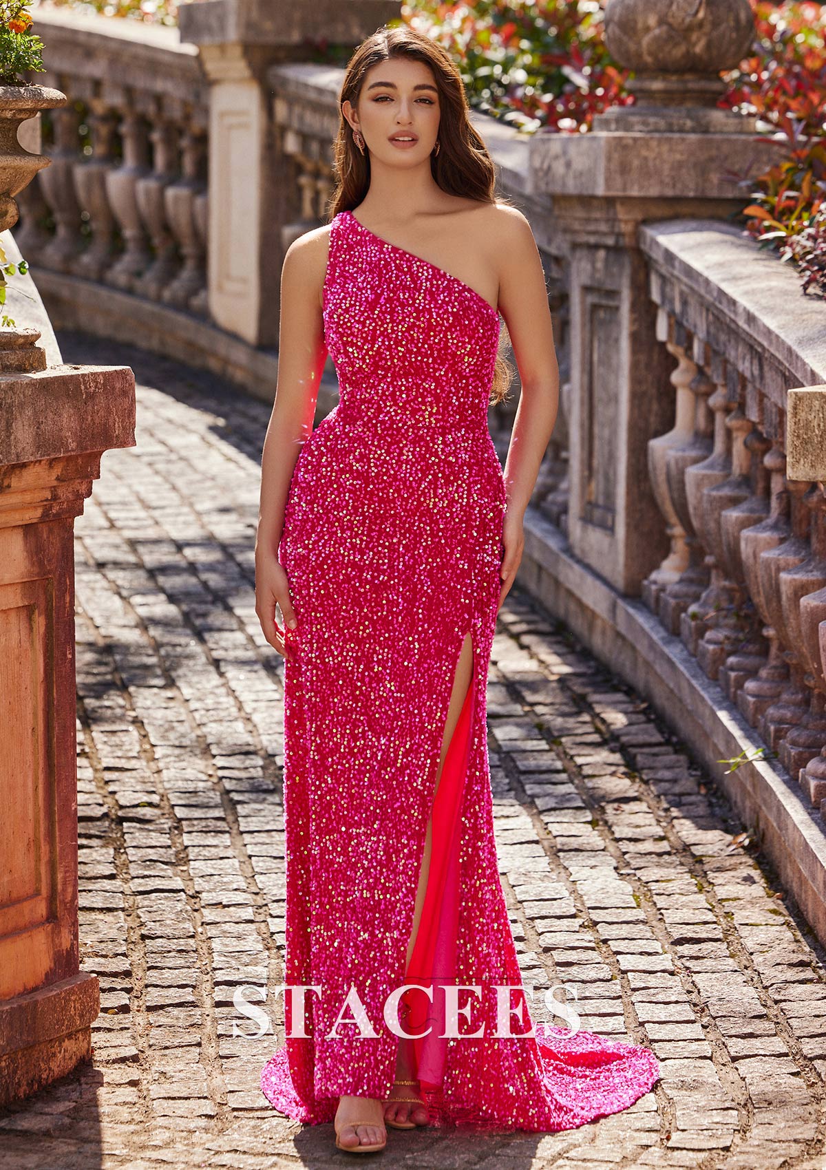Fuchsia Cubierta un hombre lentejuelas de terciopelo barrer tren vestido de graduación - STACEES
