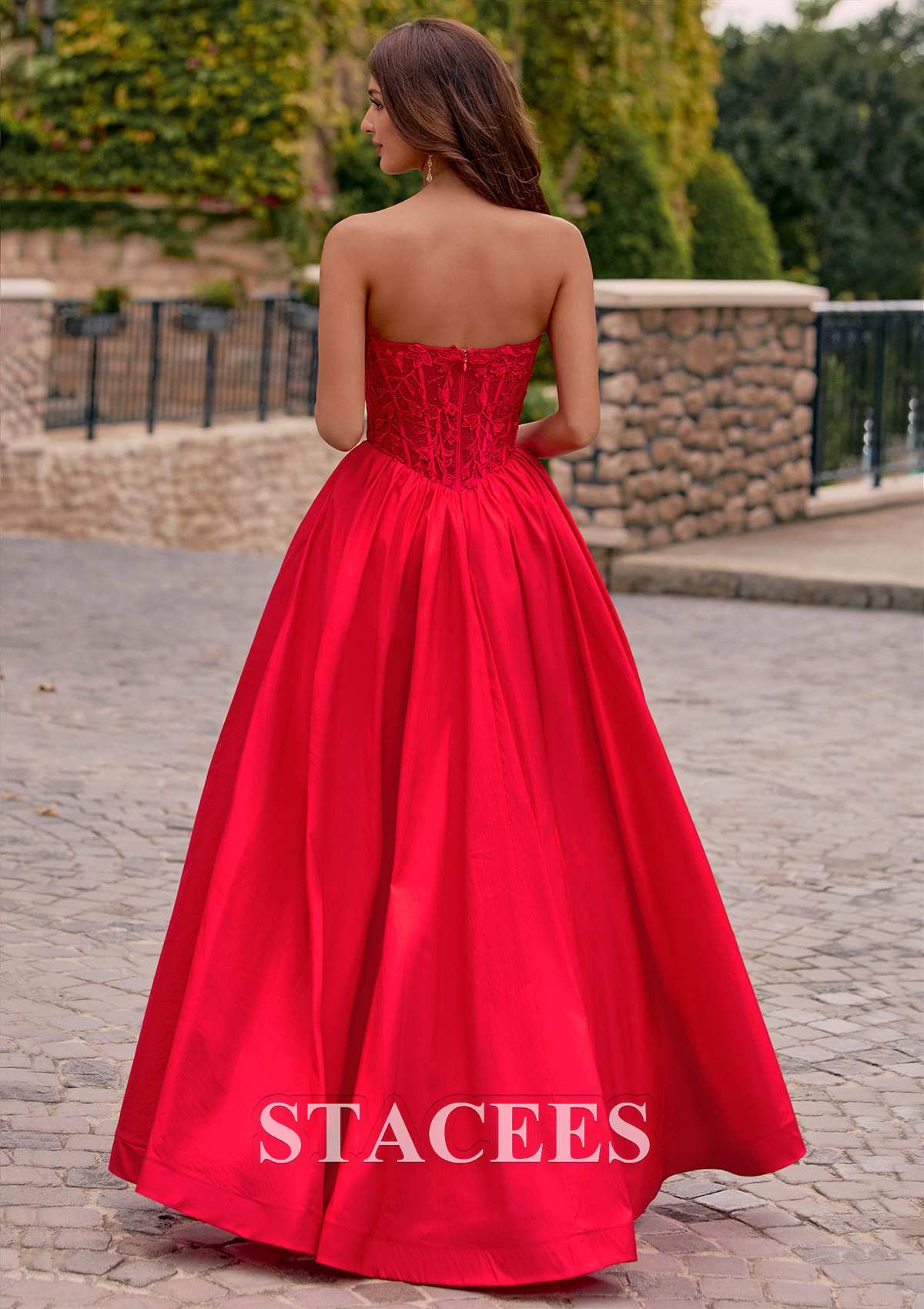 Rouge Trapèze carrée taffetas longueur ras du sol robe de bal avec perles poches - STACEES