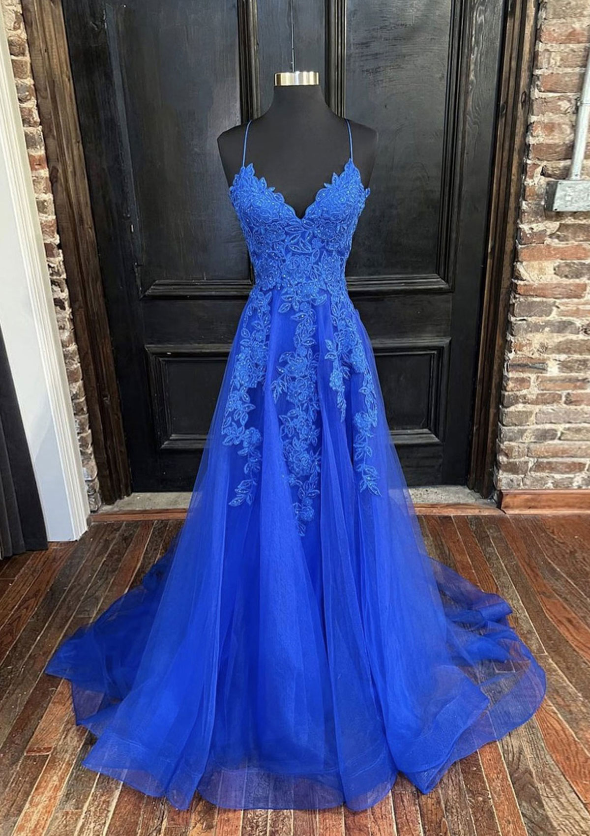 Bleu Océan Robe trapèze col en v tulle traîne balayage robe de bal avec appliqué - STACEES